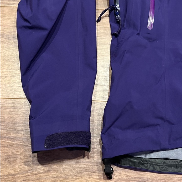 Arc’teryx Beta AR Gore-Tex Pro Jacket in Grape Purple Size Large - Picture 7 of 16